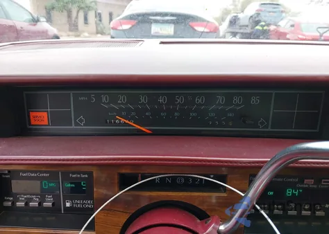 1986 Cadillac Deville Fleetwood z USA, uszkodzony, nr VIN 1G6CD6986G4236851